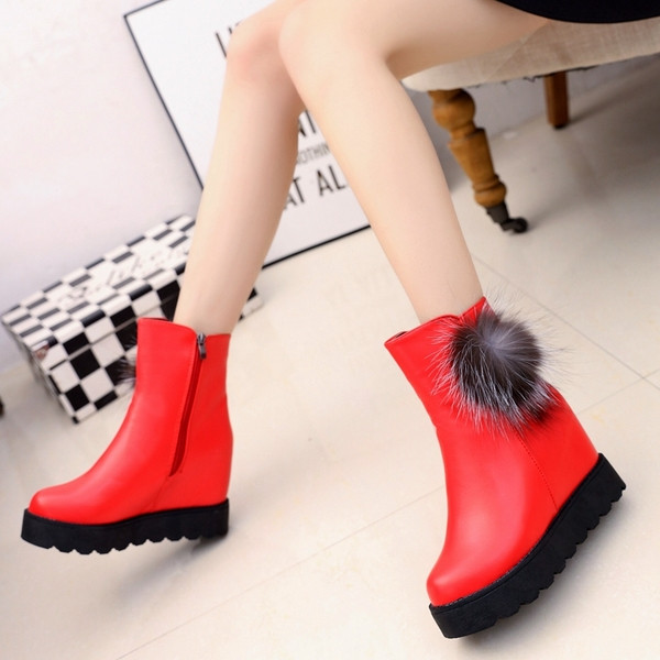 Aktuális női csizma kétféle kivitelben