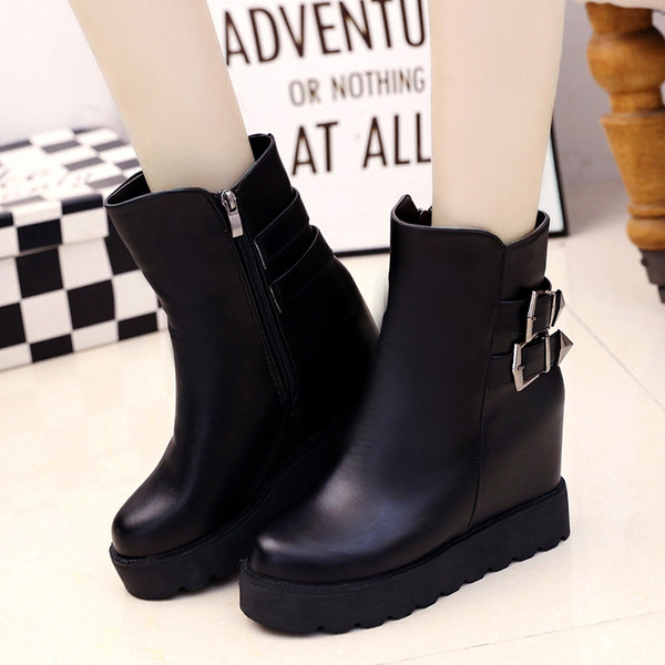 Aktuális női csizma kétféle kivitelben