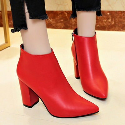 Stílusos női csizma hegyes orrral, három színben