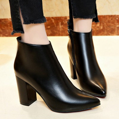 Stílusos női csizma hegyes orrral, három színben