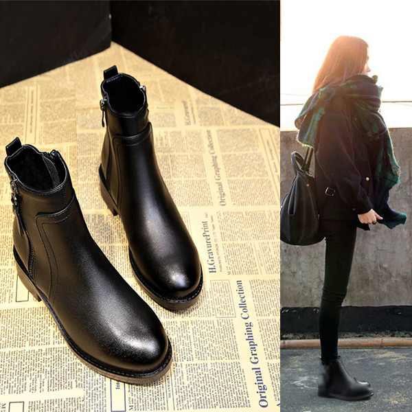 Modern női csizma fekete színben