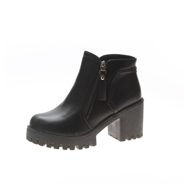 Magas talpú női csizma két színben