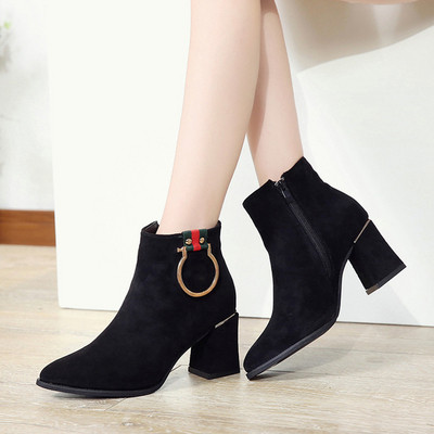 Γυναικείες κομψές μπότες σε δύο μοντέλα - μαύρο χρώμα
