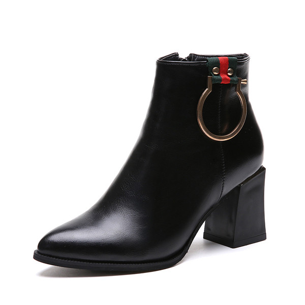 Stílusos női csizma két modellben - fekete színű