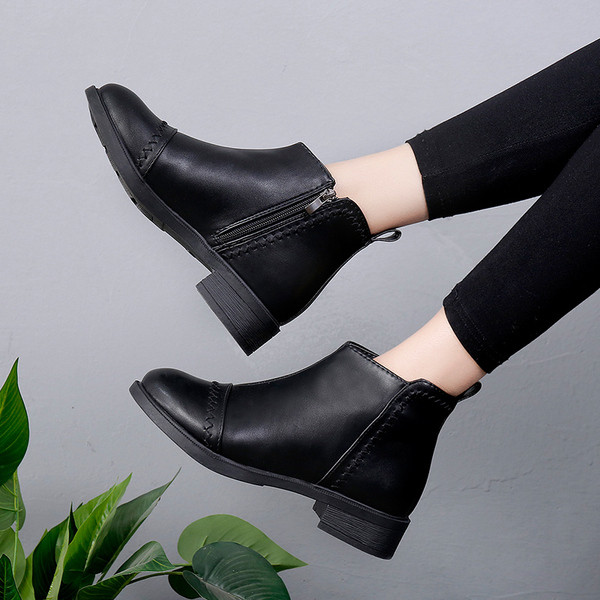 Elegáns női csizma fekete színben