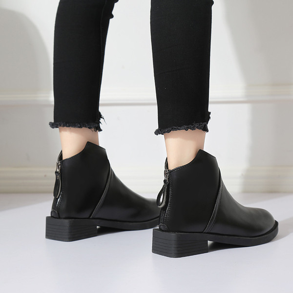 Elegáns női csizma fekete színben