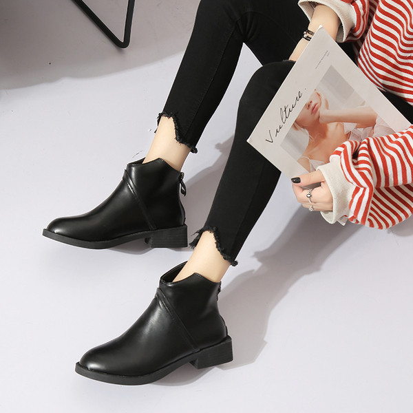 Elegáns női csizma fekete színben