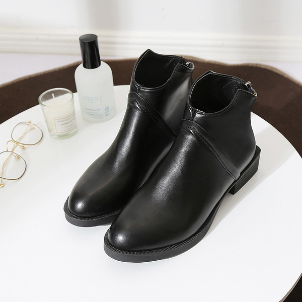 Elegáns női csizma fekete színben