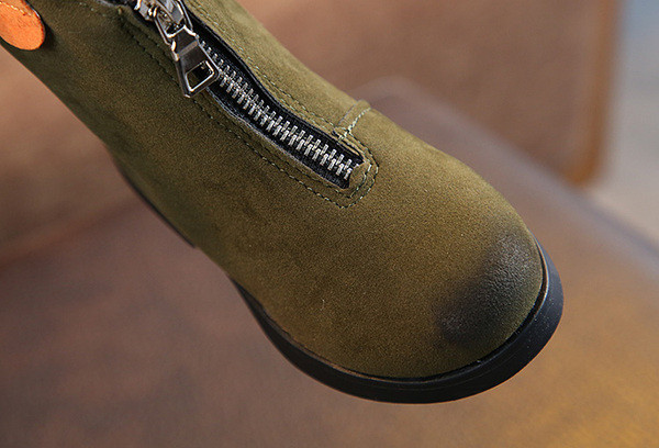 Gyermek téli csizma lányoknak fekete és zöld cipzárral