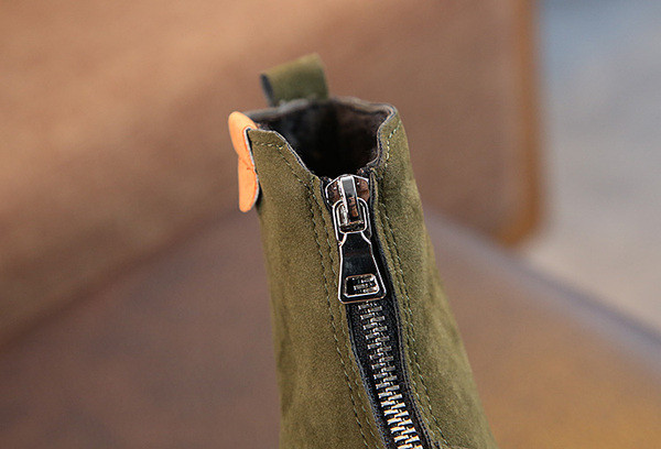 Gyermek téli csizma lányoknak fekete és zöld cipzárral