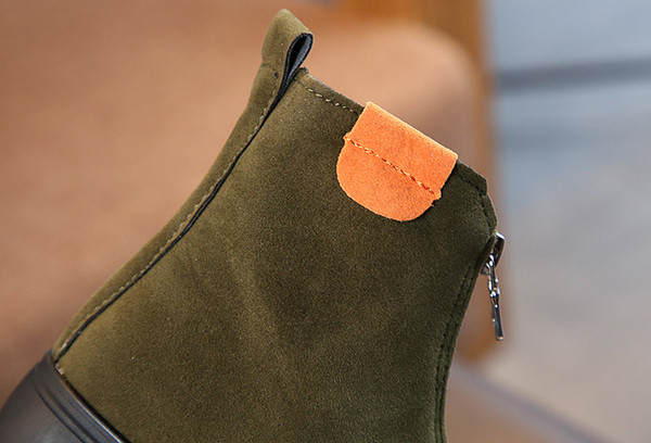 Gyermek téli csizma lányoknak fekete és zöld cipzárral