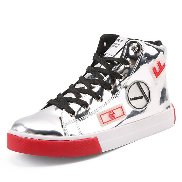 Modern férfi tornacipő lakkozott felülettel, három színben