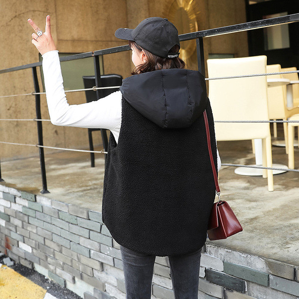 Meleg női mellény kapucnival fekete színben