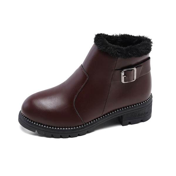 Női csizma csattal, két színben