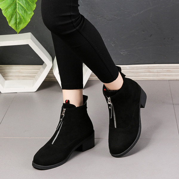 Öko velúrból készült női csizma két színben, cipzárral