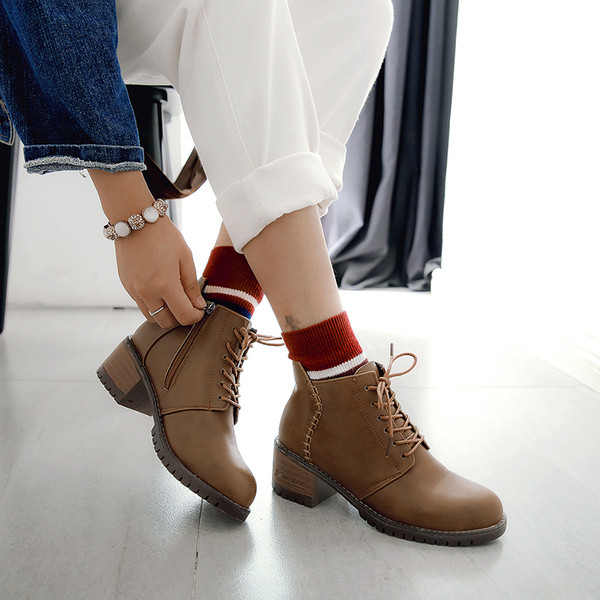 Eko bőrből készült stílusos női csizma három színben