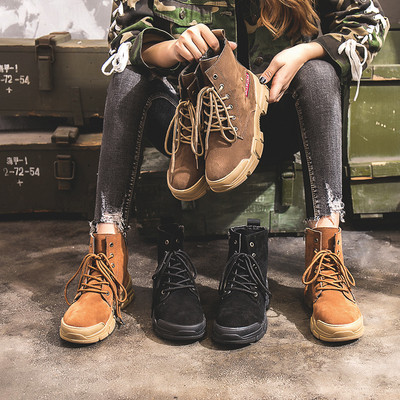 Extravagáns női csizma három színben