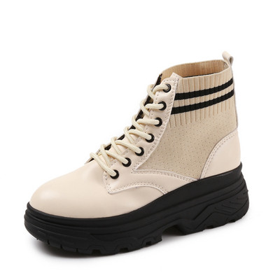 Γυναικείες μπότες σε λευκό και μαύρο με ψηλή σόλα