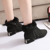 Extravagáns női pehelycsizma két színben