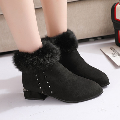 Extravagáns női pehelycsizma két színben