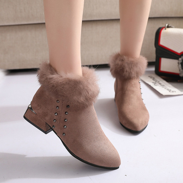 Extravagáns női pehelycsizma két színben