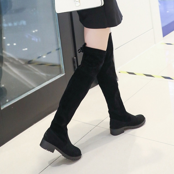 Öko velúrból készült modern női csizma fekete színben