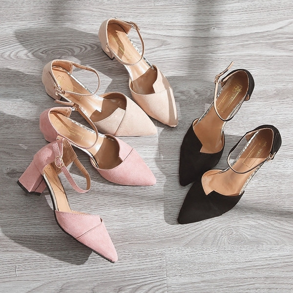 Stílusos női sarkú cipő több színben