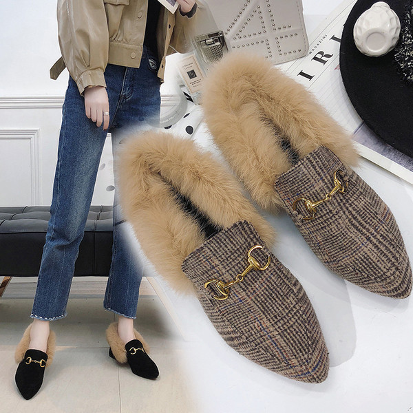 Női hegyes cipő pehellyel, két színben