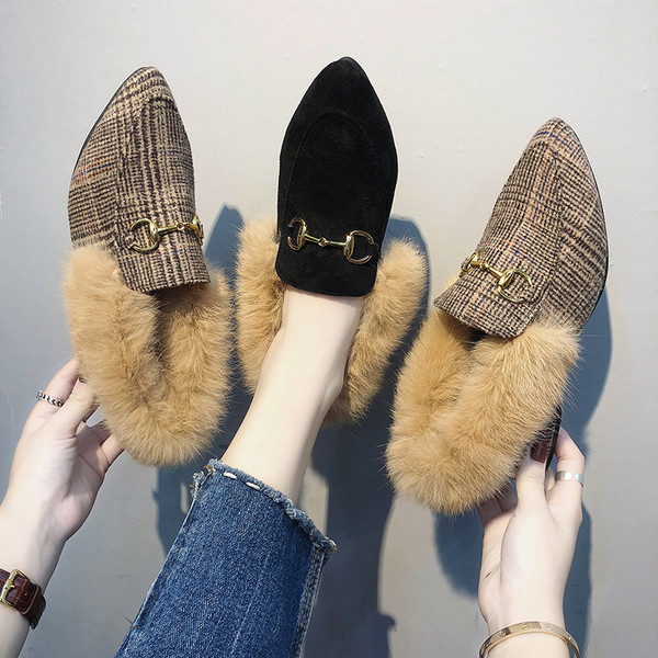 Női hegyes cipő pehellyel, két színben