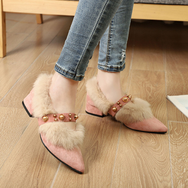 Díszgyöngyös női cipő két színben