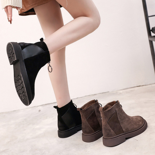 Női csizma két színben elöl cipzárral