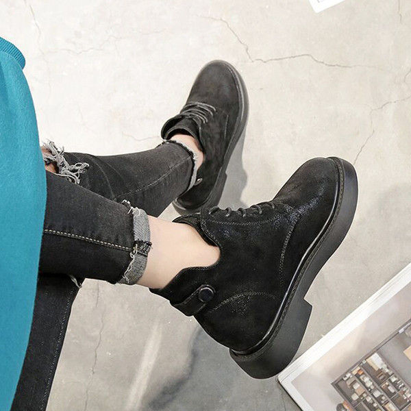 Modern női csizma fekete színben