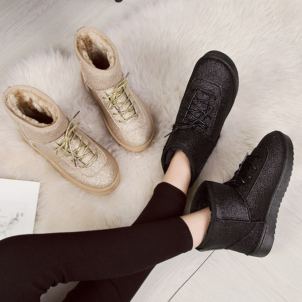 Modern női csizma két színben fűzős