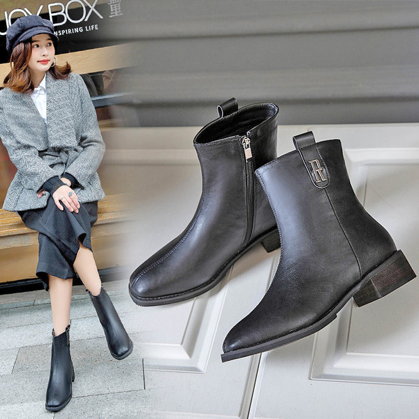 Női csizma fekete színben, öko bőrből