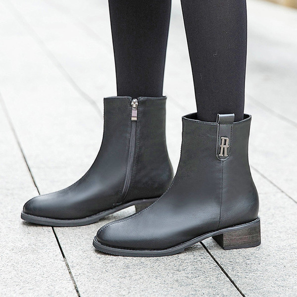 Női csizma fekete színben, öko bőrből