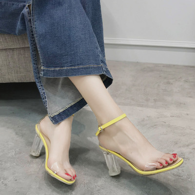 Női aktuális cipő magassarkúval, három színben