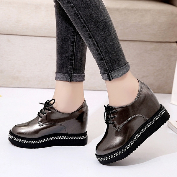 Női modern lakkcipő két színben