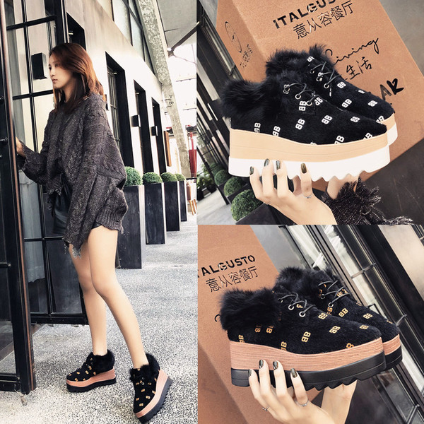 Elegáns női cipő magas talppal