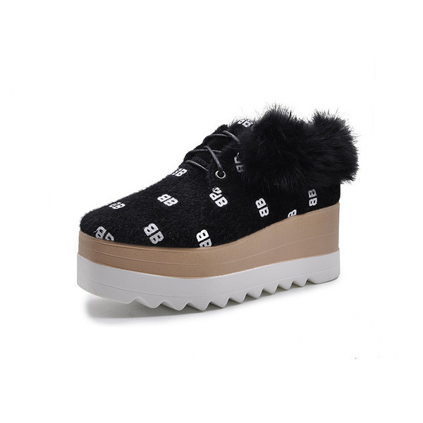 Elegáns női cipő magas talppal