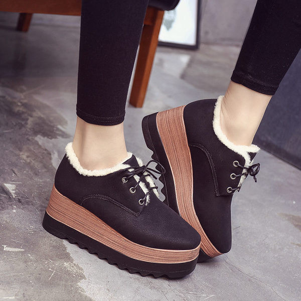 Modern női cipő pehellyel, három színben