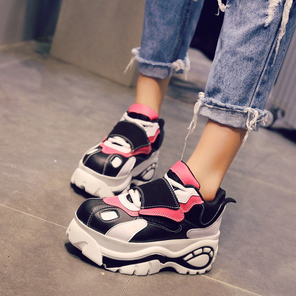 Női aktuális sportcipő három színben