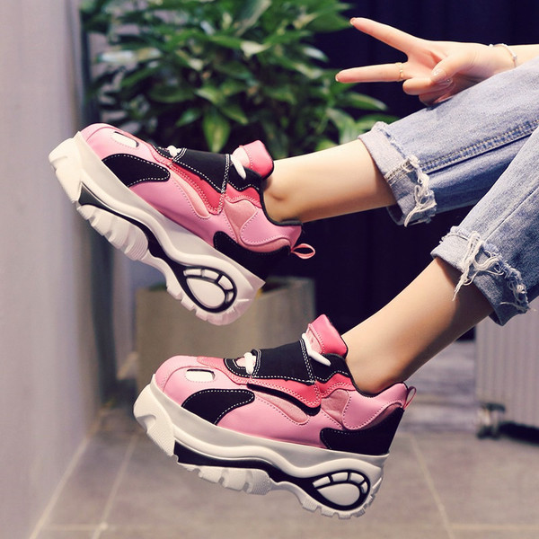 Női aktuális sportcipő három színben