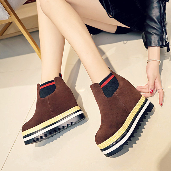 Modern női magas talpú csizma két színben