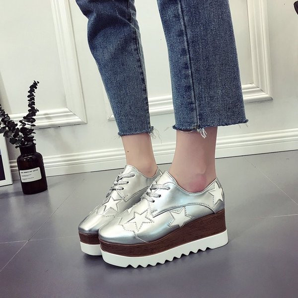 Modern női cipő rátéttel, három színben