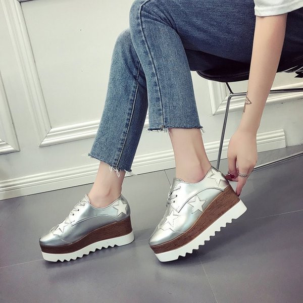 Modern női cipő rátéttel, három színben