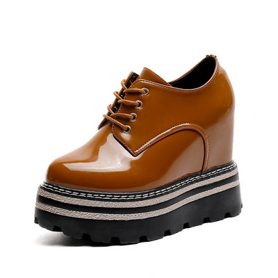 Stílusos női cipő magas talppal, különböző színekben