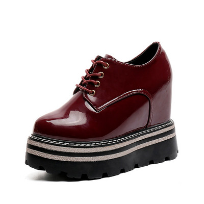 Stílusos női cipő magas talppal, különböző színekben