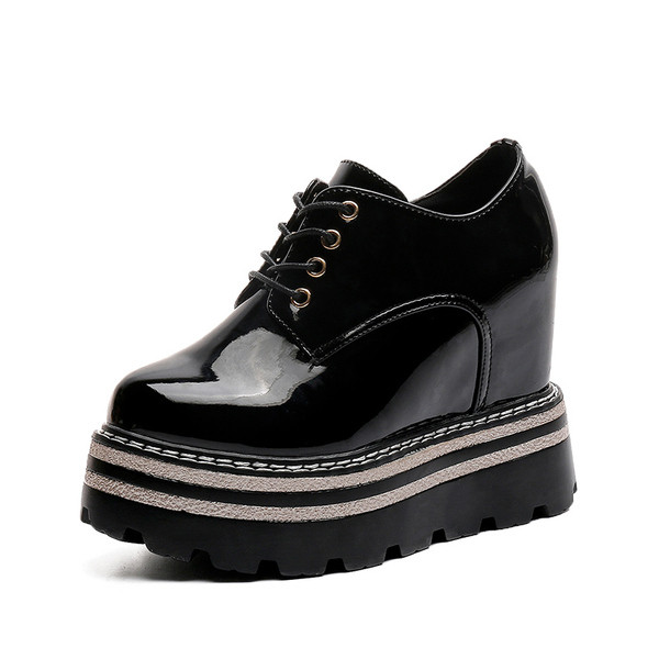 Stílusos női cipő magas talppal, különböző színekben