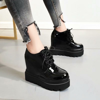 Γυναικεία μοντέρνα παπούτσια σε δύο μοντέλα - μαύρο χρώμα