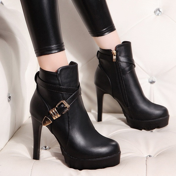 Modern női eco bőr csizma csattal